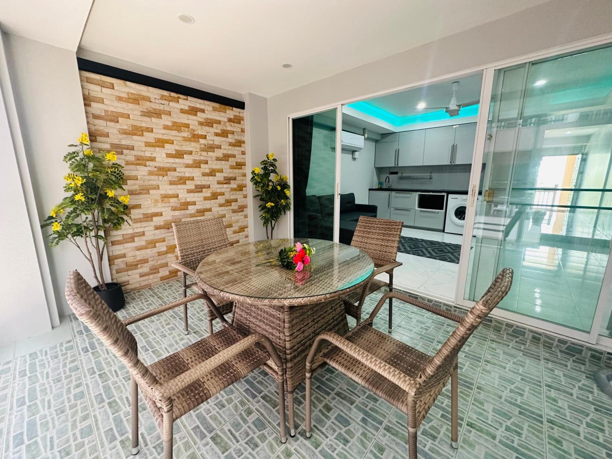 Location Apartments, 2 Bedrooms Lejlighed Patong